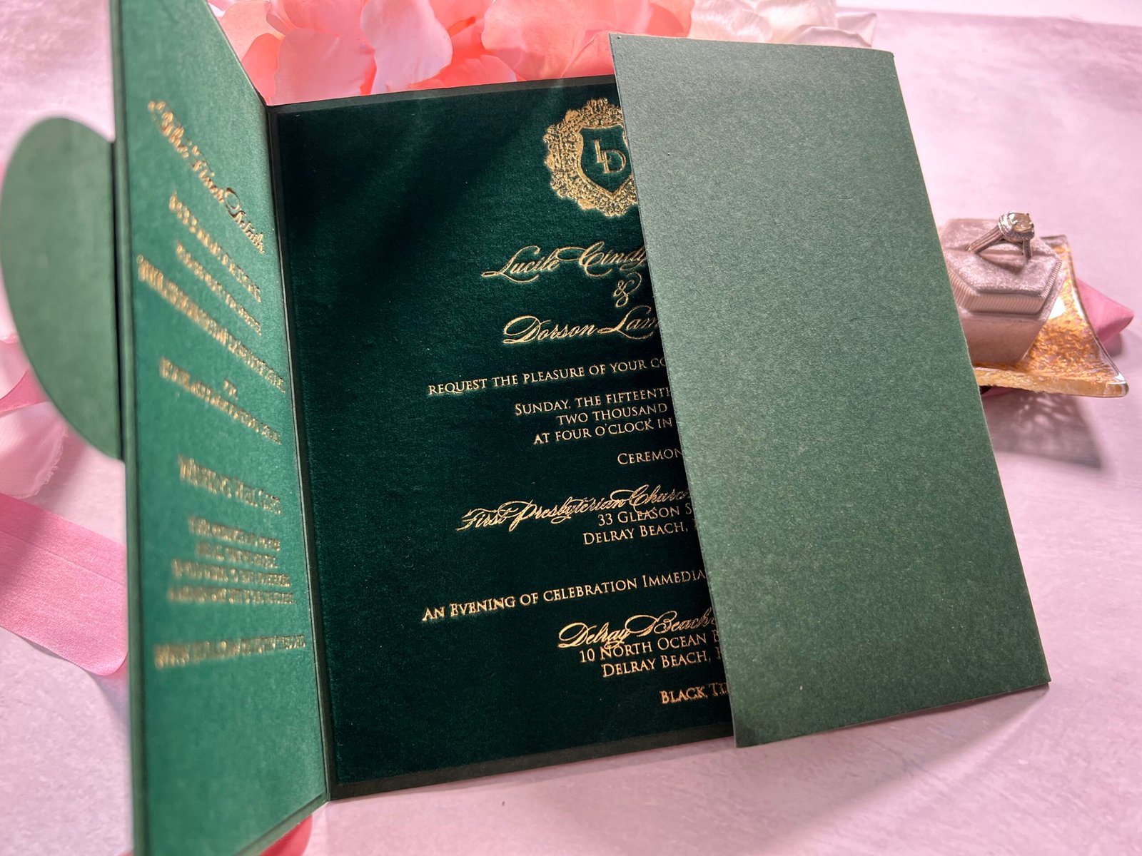 Lucile emerald green Velvet Gatefold invitations. Made of paper on the front and velvet inside.